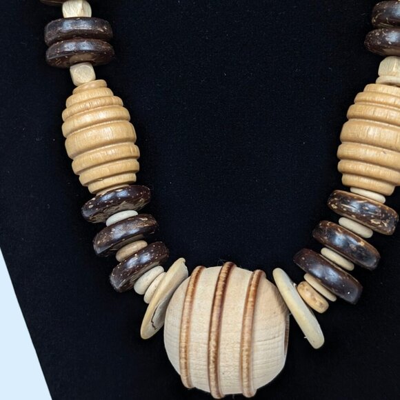 (2/$20) Vintage Wood Beaded Accent Necklace - Picture 3 of 5